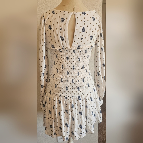 FREE PEOPLE Two Faces Long Sleeve Ruched Short BoHo Floral Dress White/blue. XS - Picture 9 of 16